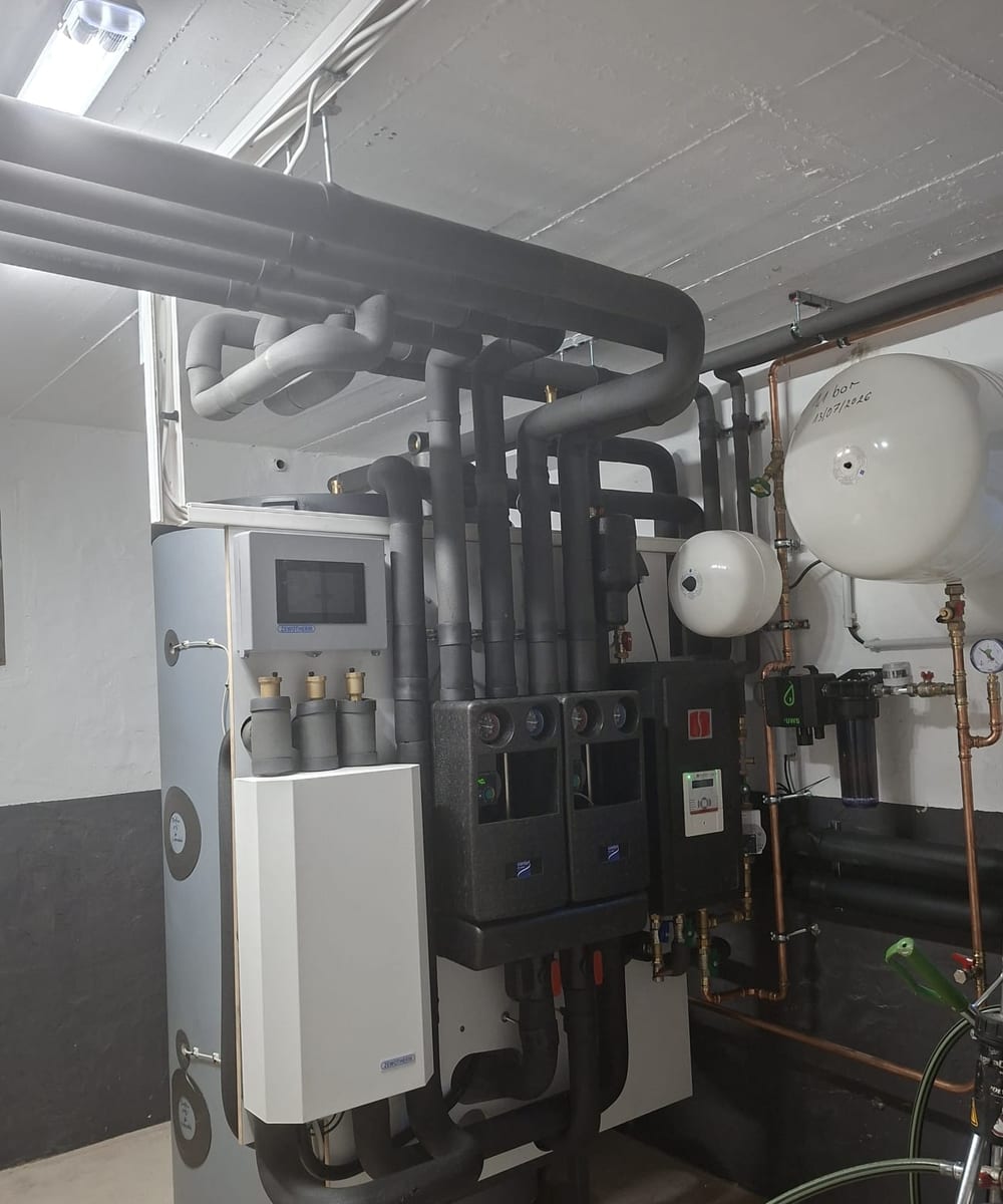 Fertig eingebautes Hydraulikmodul im Heizungskeller eines Kunden